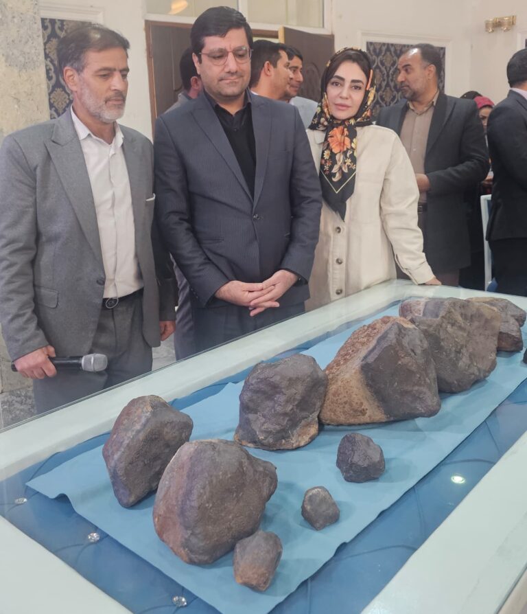 رونمایی از شهاب‌سنگ آکندریت در دومین جشنواره